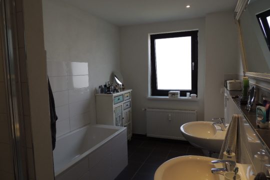 Badezimmer 1 Teilansicht