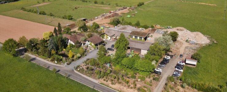 #Absolute Alleinlage mit Schwimmteich, Brunnen, Wohnen – Arbeiten – Hobby vereint. 36381 Schlüchtern