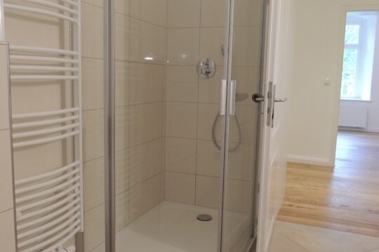 Teilansicht Badezimmer mit Fussbodenheizung