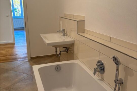 Teilansicht Badezimmer mit Fussbodenheizung