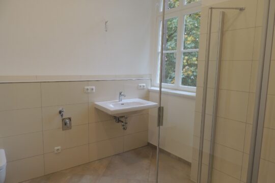 Teilansicht 1 Badezimmer - Gartenblick