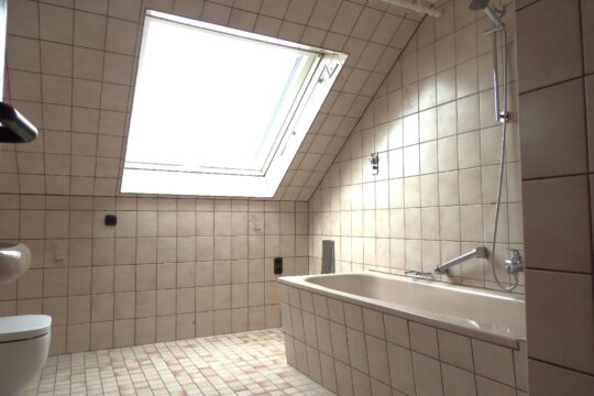 Teilansicht 2 Badezimmer